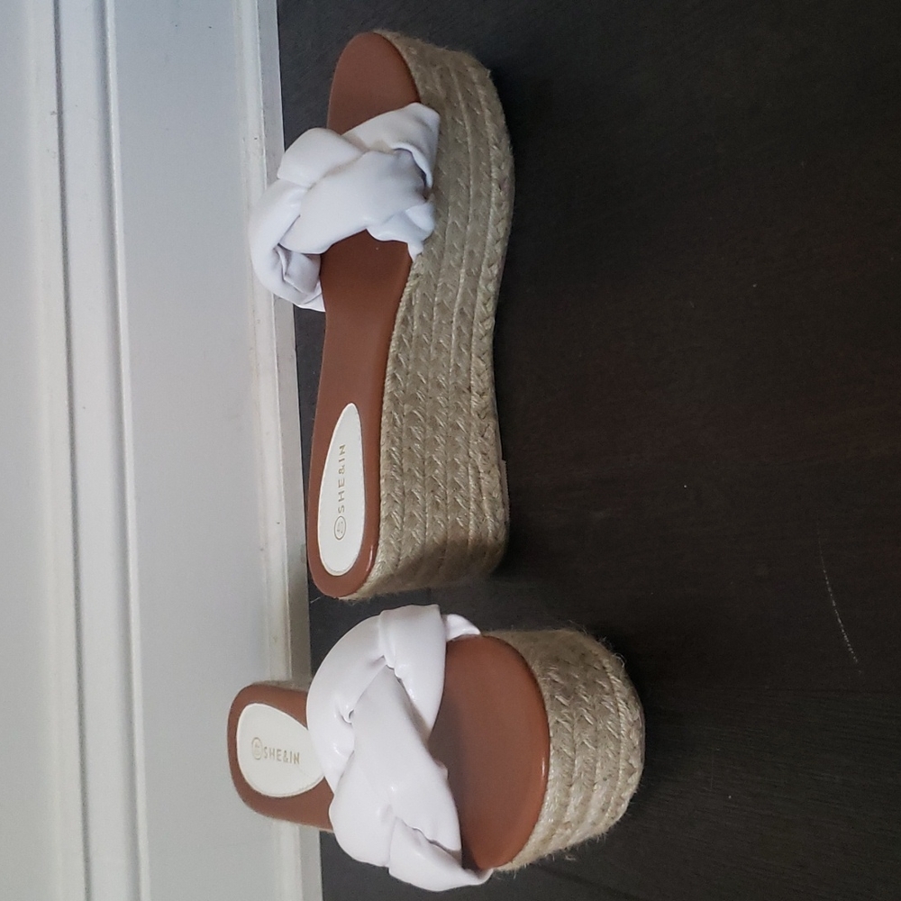 platform sandals,white pleather, raffia bottom.3inchplatform in back 2inch front